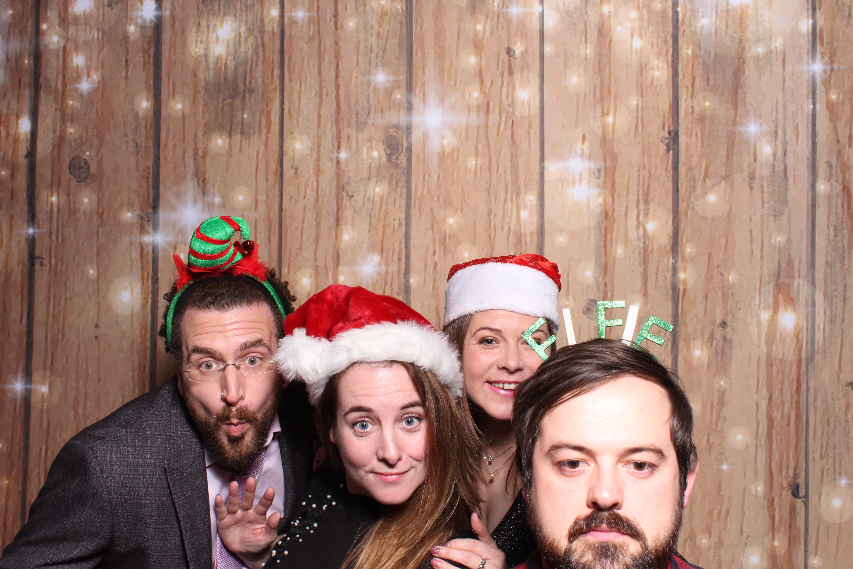 Tes Christmas party  | View more photos from the event at gallery.magicimages.uk/u/MagicImages/Tes-Christmas-party